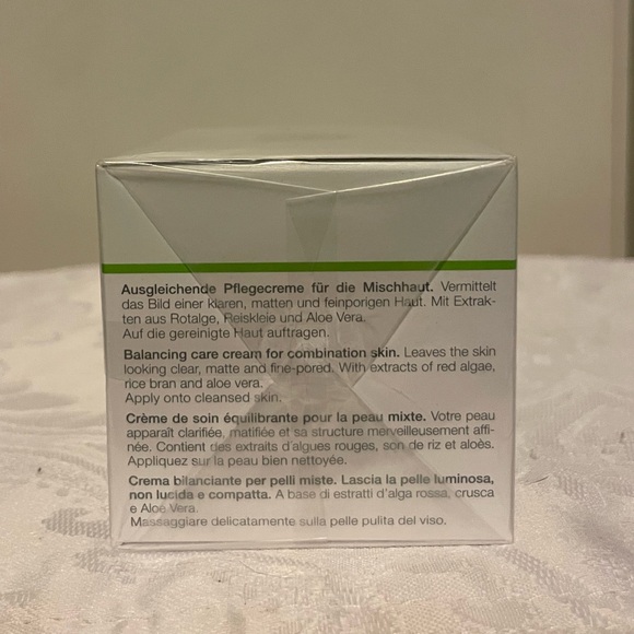 JANSSEN Cosmetics
BALANCING CREAM - Picture 4 of 4